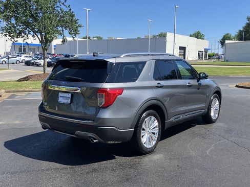 Used 2023 Ford Explorer Limited w/ Limited Technology Package RWD image 10