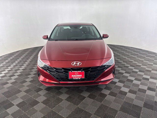 Used 2023 Hyundai Elantra SEL w/ Winter Weather Package FWD image 2