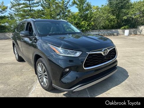 Used 2021 Toyota Highlander Platinum AWD/4WD image 3