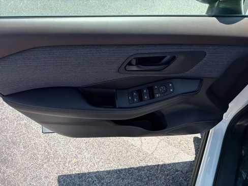 Used 2021 Nissan Rogue S image 19