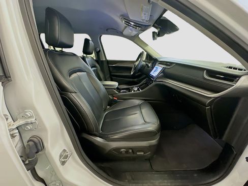 Used 2023 Jeep Grand Cherokee L Limited image 33