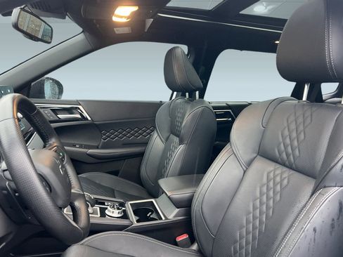 Used 2025 Mitsubishi Outlander SEL image 21