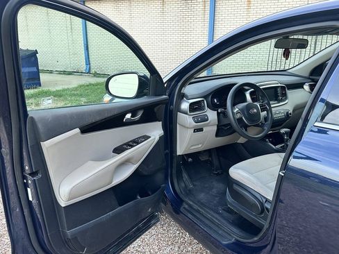 Used 2019 Kia Sorento FWD image 10