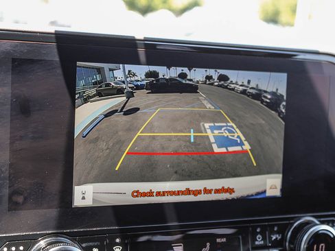 Used 2023 Toyota Highlander Limited FWD image 26