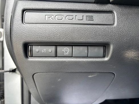 Used 2024 Nissan Rogue S FWD image 10