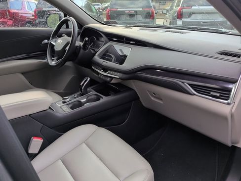 Used 2023 Cadillac XT4 Luxury w/ Cold Weather Package AWD/4WD image 4