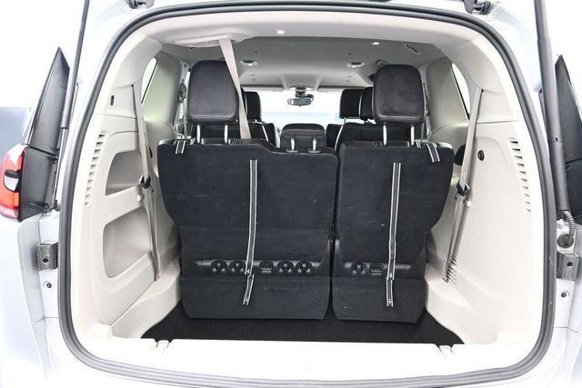 Certified 2024 Chrysler Pacifica Touring-L FWD image 23