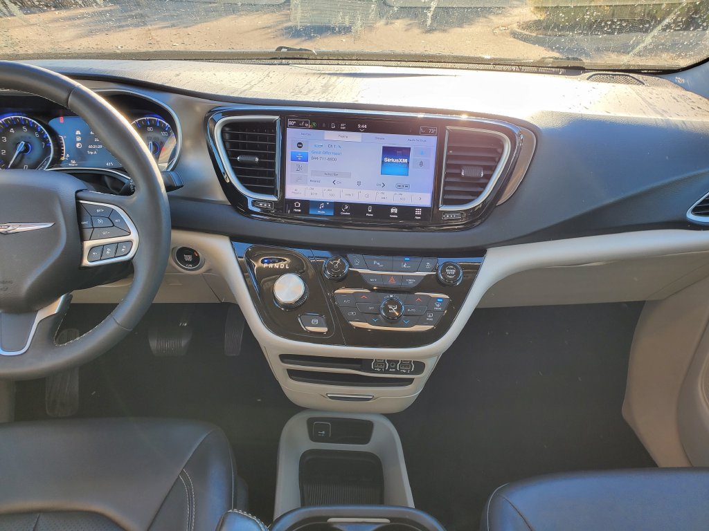 Used 2023 Chrysler Pacifica Touring-L FWD image 17