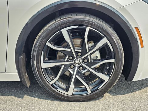 Used 2023 Toyota Prius Prime FWD image 9