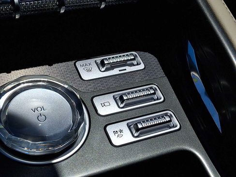 Used 2024 Lincoln Nautilus Premier AWD/4WD image 23