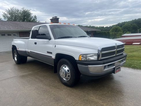 Used 2001 Dodge Ram 3500 Truck 2WD Quad Cab image 2