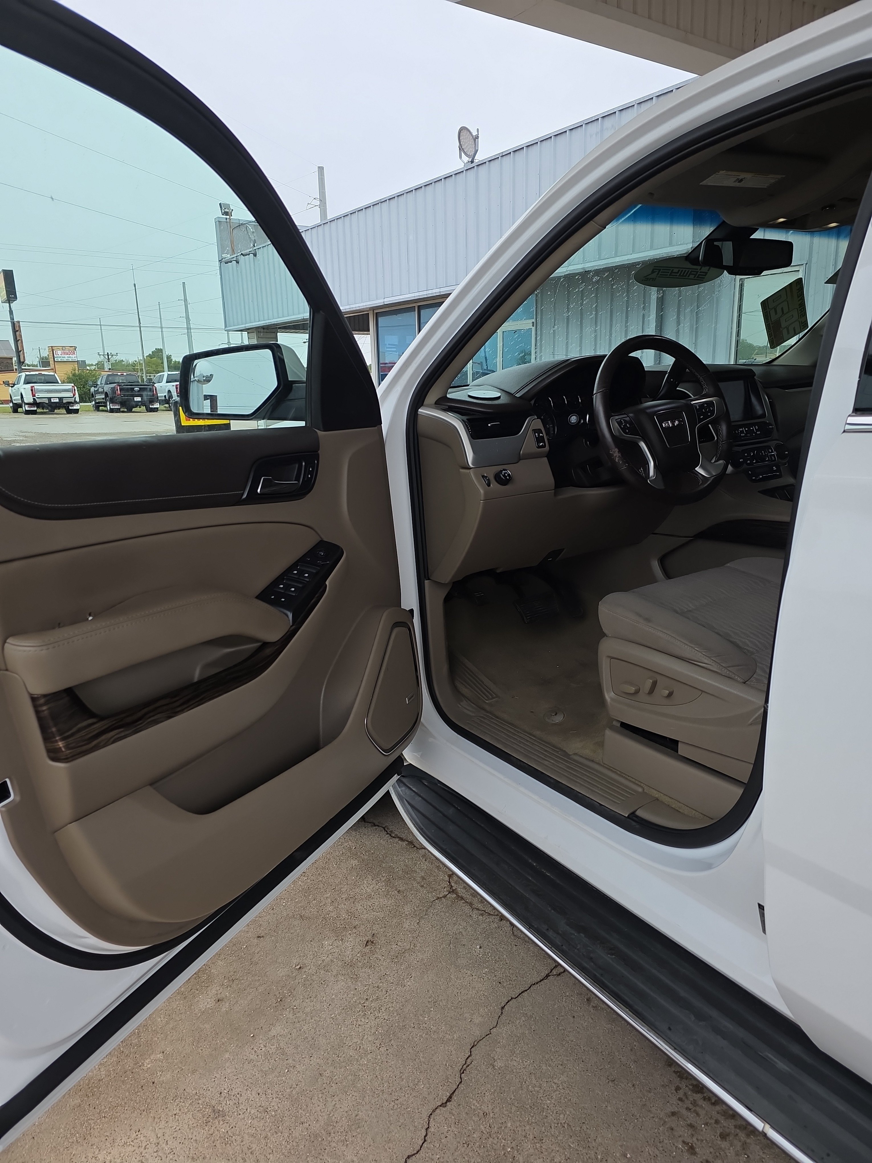 Used 2017 GMC Yukon SLE w/ SLE Value Package RWD image 11