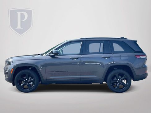 Certified 2023 Jeep Grand Cherokee Limited w/ Black Appearance Package AWD/4WD image 5