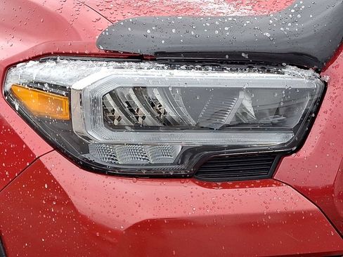 Used 2020 Toyota Tacoma TRD Off-Road image 9