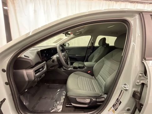 Used 2025 Kia K4 EX FWD image 10