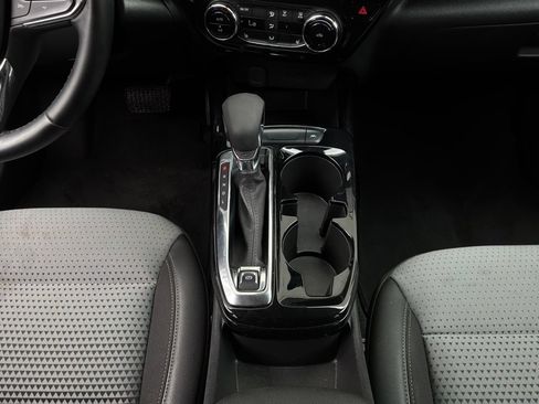Used 2025 Chevrolet Trax LT w/ LT Convenience Package FWD image 14