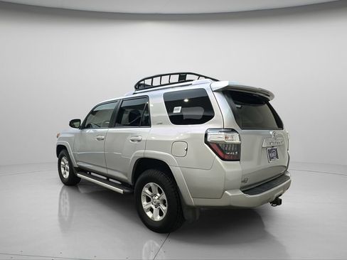 Used 2018 Toyota 4Runner SR5 AWD/4WD image 4