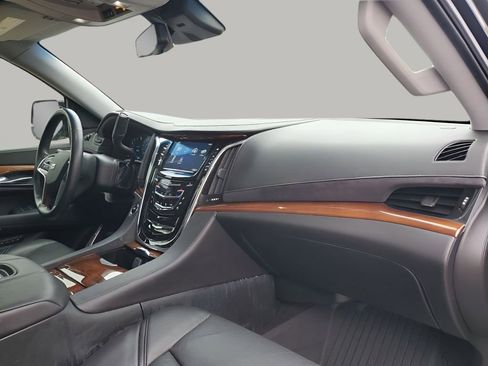 Used 2017 Cadillac Escalade Luxury image 14