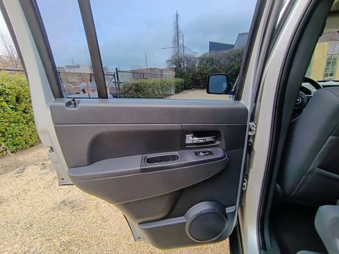 Used 2012 Jeep Liberty Sport image 55