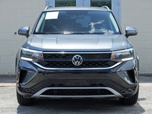 Used 2022 Volkswagen Taos SE w/ Panoramic Sunroof Package AWD/4WD image 6