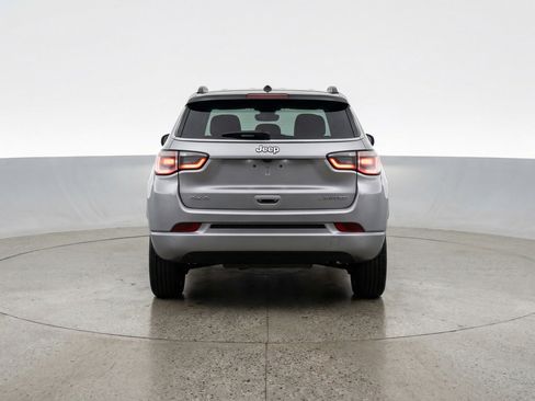 Used 2025 Jeep Compass Limited image 7