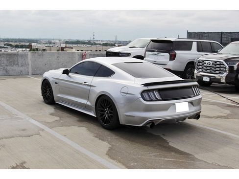 Used 2016 Ford Mustang GT RWD image 3
