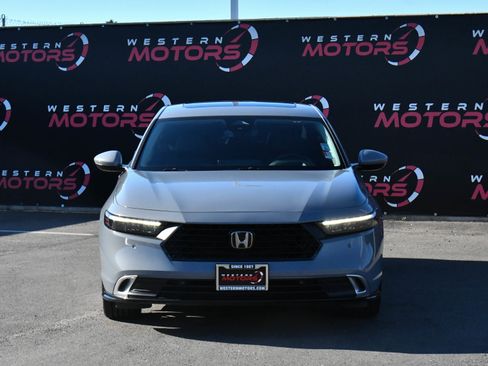 Used 2023 Honda Accord Touring image 2