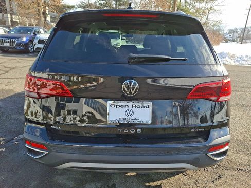 Used 2022 Volkswagen Taos SEL w/ Panoramic Sunroof Package image 5