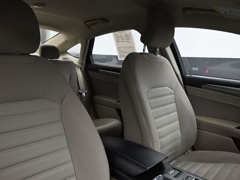Used 2017 Ford Fusion SE image 11
