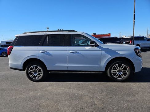 New 2025 Ford Expedition Active image 14