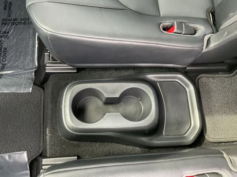 Used 2021 Toyota Highlander XLE image 16