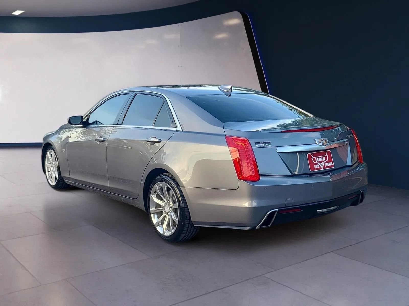 Used 2018 Cadillac CTS Luxury RWD image 3
