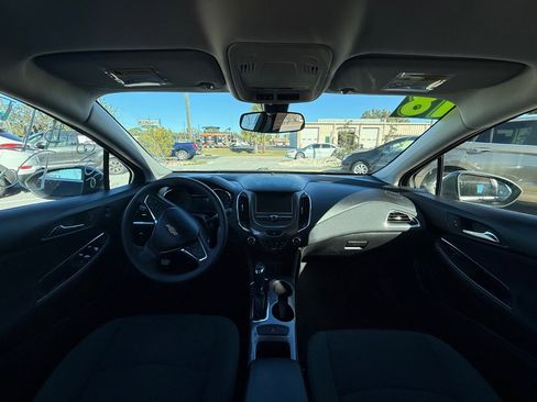 Used 2018 Chevrolet Cruze LT image 6