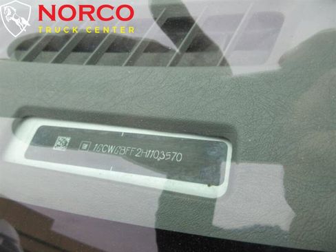 Used 2017 Chevrolet Express 2500 Extended image 18