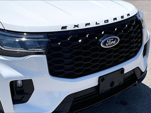 Used 2025 Ford Explorer ST-Line w/ ST-Line Street Pack AWD/4WD image 28