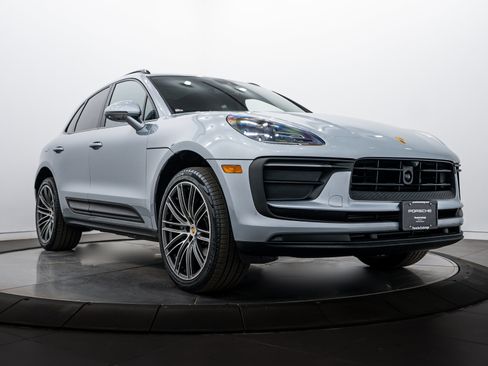 Certified 2026 Porsche Macan image 9