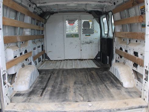 Used 2015 Ford Transit 250 130 Low Roof w/ Exterior Upgrade Package RWD image 5