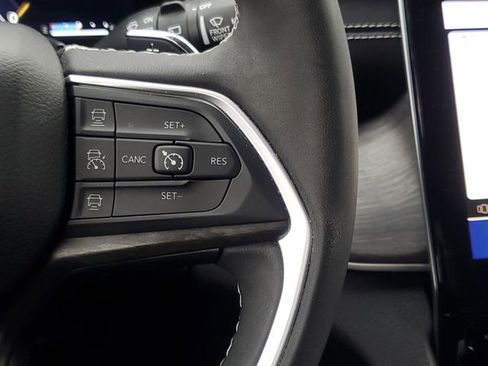 Used 2023 Jeep Grand Cherokee Limited image 23