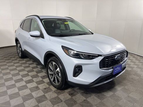 Certified 2025 Ford Escape Platinum image 1