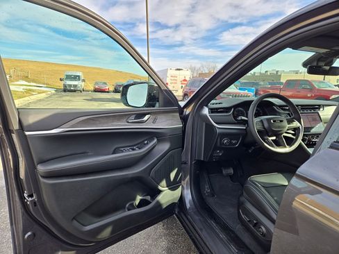 New 2025 Jeep Grand Cherokee Limited image 11