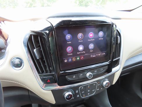 Used 2022 Chevrolet Traverse LT image 22