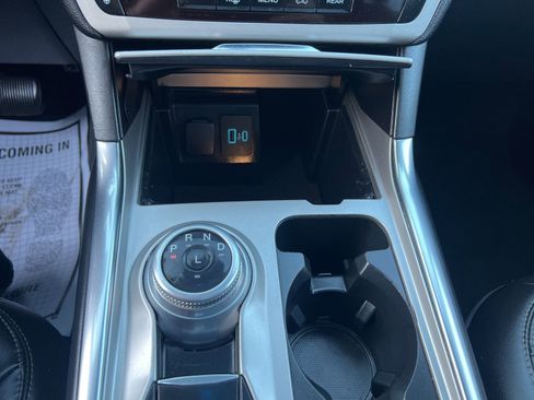 Used 2022 Ford Explorer XLT w/ Equipment Group 202A image 28