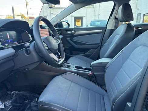 Used 2025 Volkswagen Jetta SE image 25