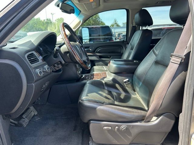 Used 2013 GMC Sierra 2500 Denali w/ Suspension Package, Off-Road AWD/4WD image 12
