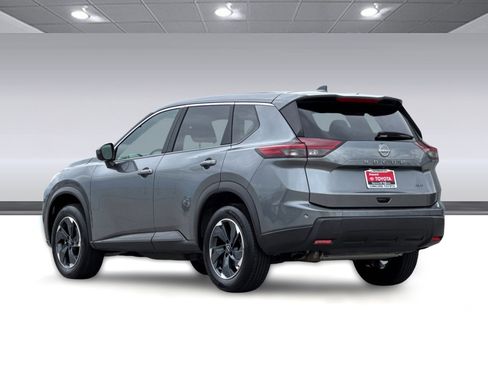 Used 2025 Nissan Rogue SV AWD/4WD image 3