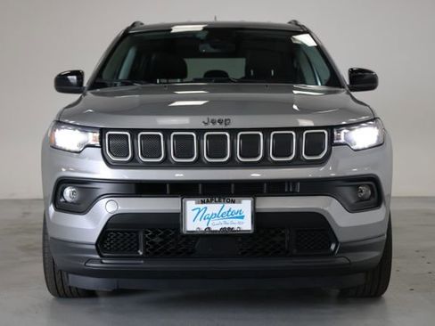 Used 2022 Jeep Compass Latitude w/ Convenience Group FWD image 2