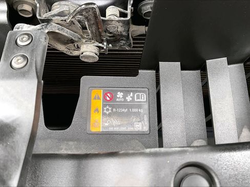 Used 2022 Chevrolet Suburban Z71 w/ Luxury Package image 33