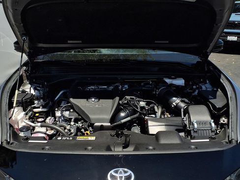 Certified 2023 Toyota Crown Platinum w/ Carpet Mat Package (TMS) AWD/4WD image 3