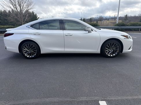 Used 2025 Lexus ES 300h w/ Technology Package image 4