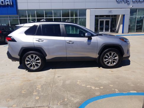 Used 2023 Toyota RAV4 XLE Premium image 8